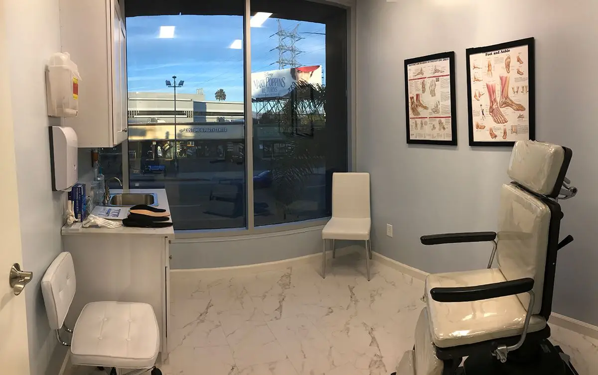 Foot and ankle specialist, Tarzana Location exam room 3 image